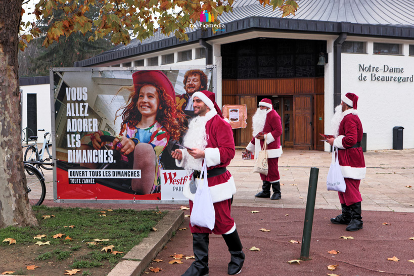 opération street marketing à noel avec velo publicitaire