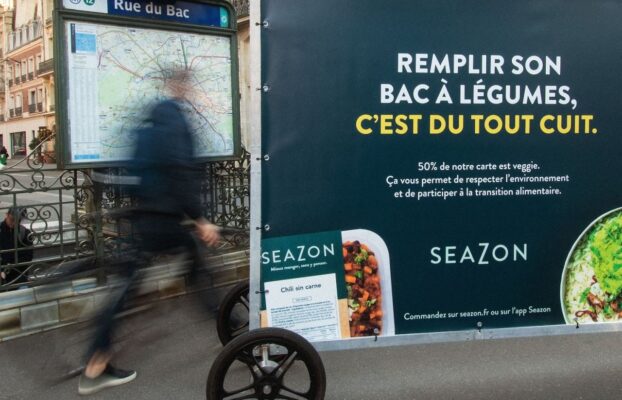 Seazon détourne les stations de métro parisiennes avec nos vélos publicitaires