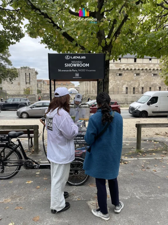 triporteur publicitaire personnalisé pour lexus