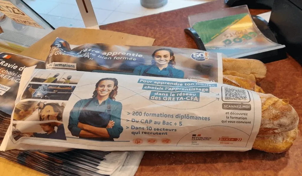 campagne de sacs à pain publicitaire en boulangerie pour recruter des étudiants